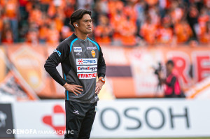 レノファ山口FC、小田切道治監督が振り返る「百年構想リーグ」 勝敗の先にある「上積み」を求めた20試合